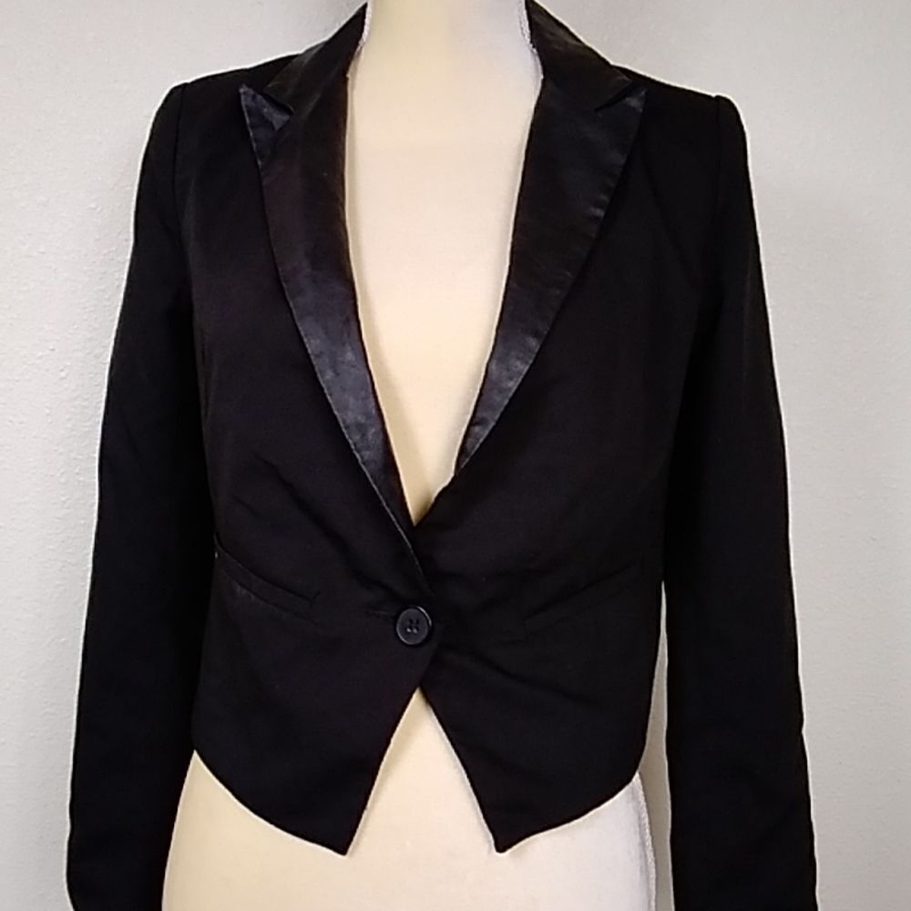 Uniq Black Women Blazer Size Small